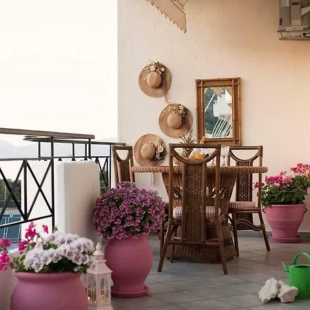 Destinesia Luxury Apt With Balcony,2min From The Sea 西洛卡特伦